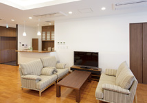 メイプルホールファミリー鶴見リビングスペース