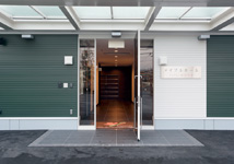 メイプルホールファミリー寝屋川東玄関