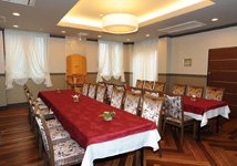 メイプルホールファミリー寝屋川東食事室